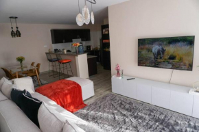 Modern 2BR Sanctuary, Pool & Gym